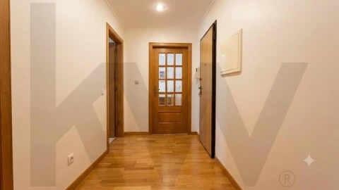 Apartamento T1 para Arrendamento em Laranjeiro e Feijó