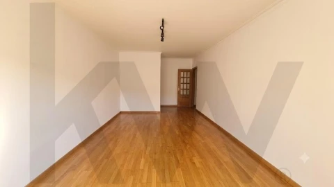 Apartamento T1 para Arrendamento em Laranjeiro e Feijó