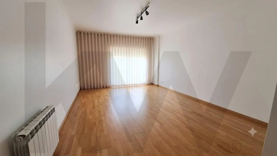 Apartamento T1 para Arrendamento em Laranjeiro e Feijó Foto 6