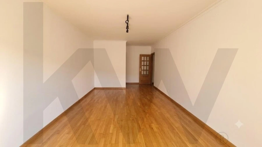 Apartamento T1 para Arrendamento em Laranjeiro e Feijó Foto 7
