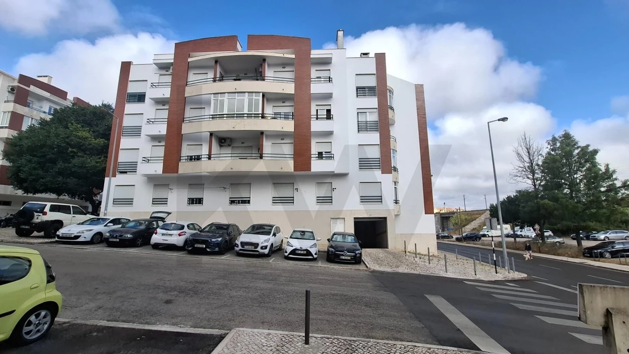 Apartamento T1 para Arrendamento em Laranjeiro e Feijó Foto 1