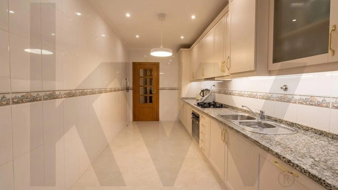Apartamento T1 para Arrendamento em Laranjeiro e Feijó Foto 5