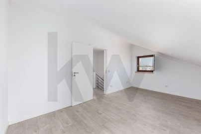Moradia T4 para Venda em Lumiar