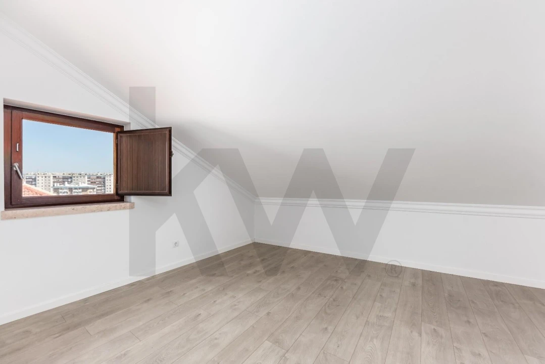 Moradia T4 para Venda em Lumiar Foto 17