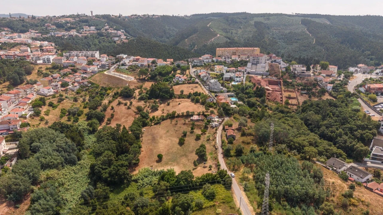 Moradia T2 para Venda em Santo Antonio dos Olivais Foto 8