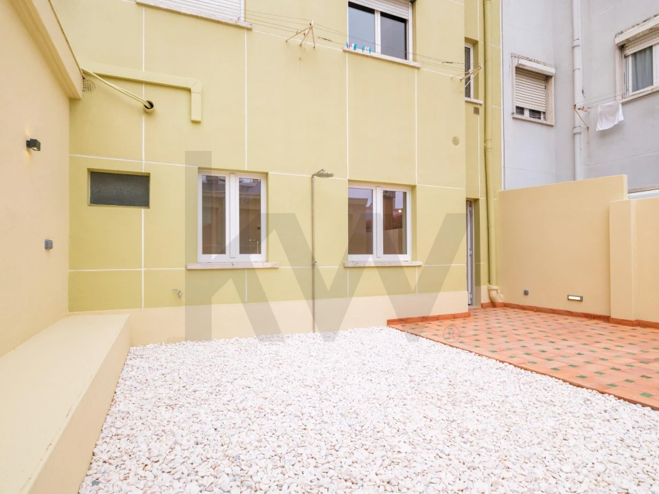 Apartamento T1 para Arrendamento em Campolide Foto 17
