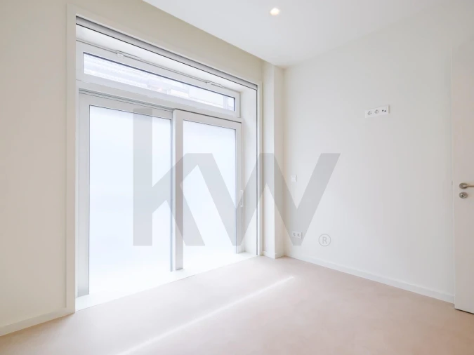 Apartamento T1 para Arrendamento em Campolide Foto 11