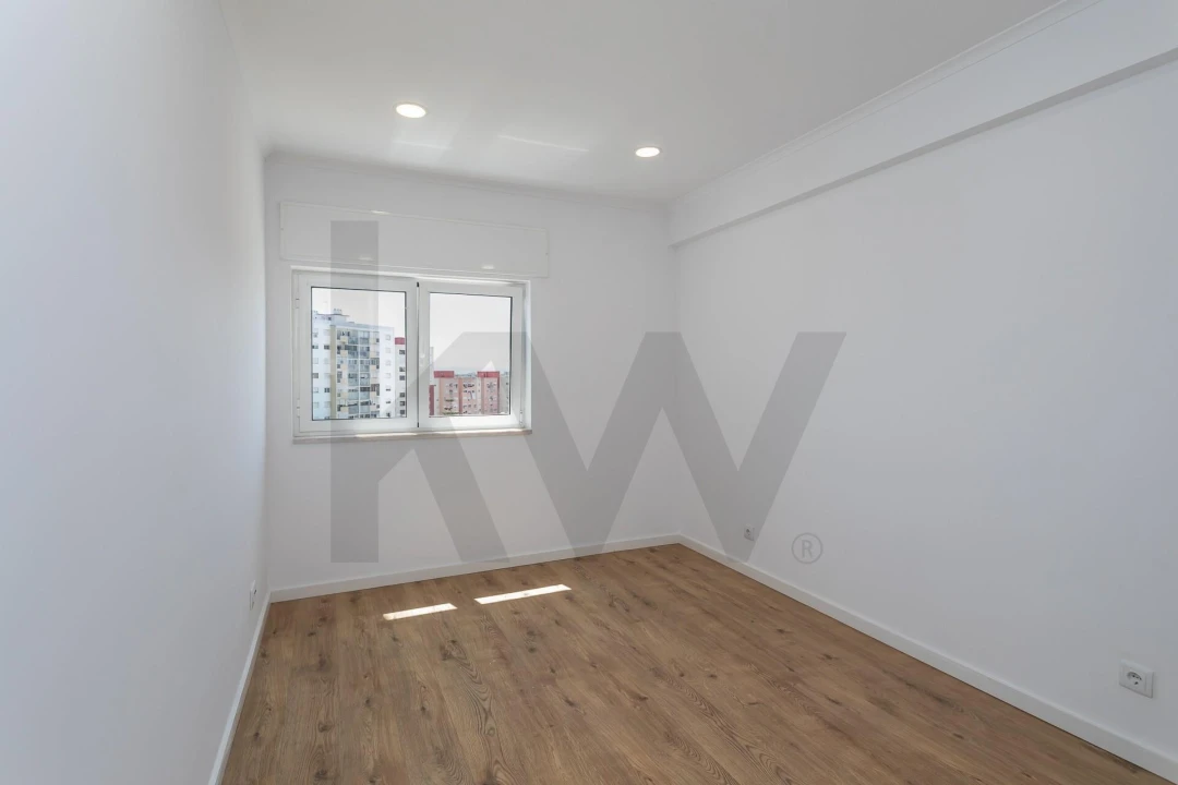 Apartamento T1 para Arrendamento em Corroios Foto 15