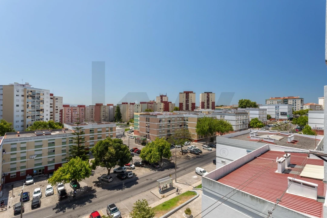 Apartamento T1 para Arrendamento em Corroios Foto 13