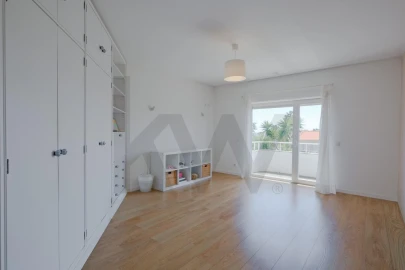 Moradia T5 para Venda em Carcavelos e Parede