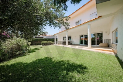 Moradia T5 para Venda em Carcavelos e Parede