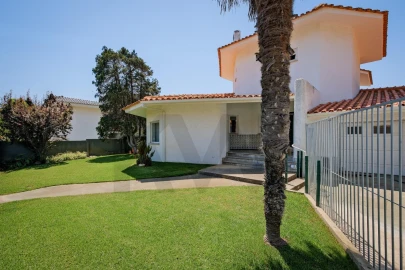 Moradia T5 para Venda em Carcavelos e Parede