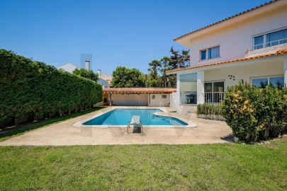 Moradia T5 para Venda em Carcavelos e Parede