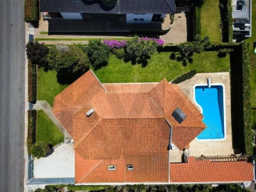 Moradia T5 para Venda em Carcavelos e Parede