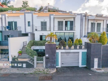 Moradia T3 para Venda em Santo Antonio