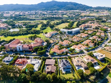 Moradia T4 para Venda em Agualva e Mira-Sintra
