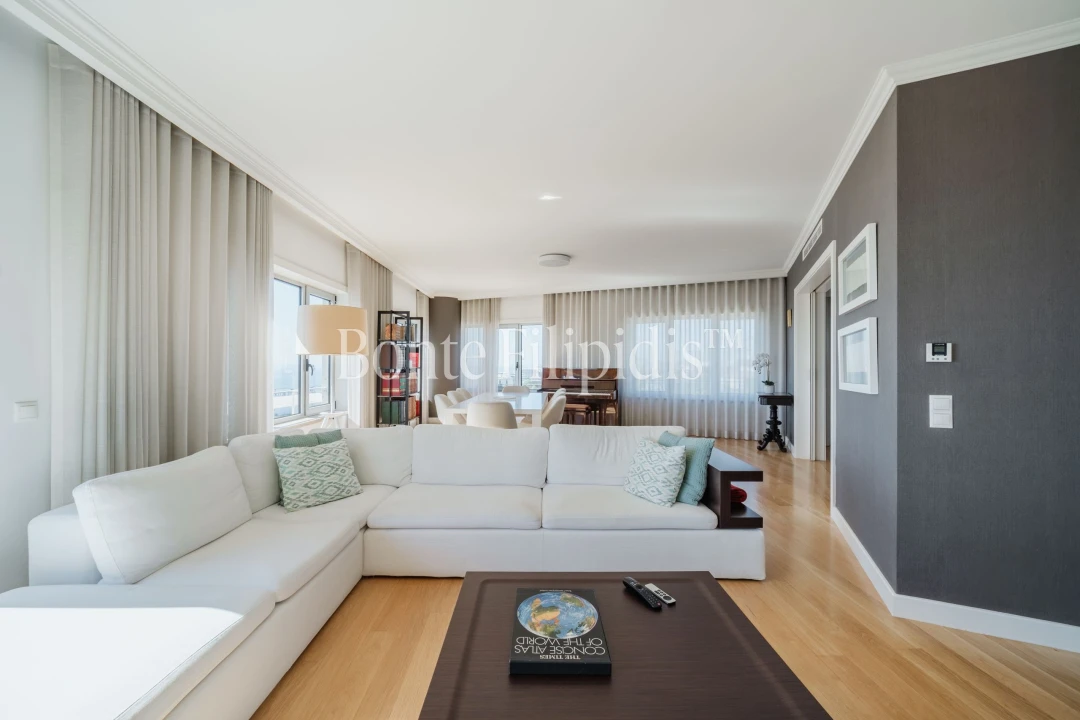 Apartamento T4 para Venda em Parque das Nações Foto 3