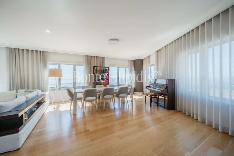 Apartamento T4 para Venda em Parque das Nações Foto 6