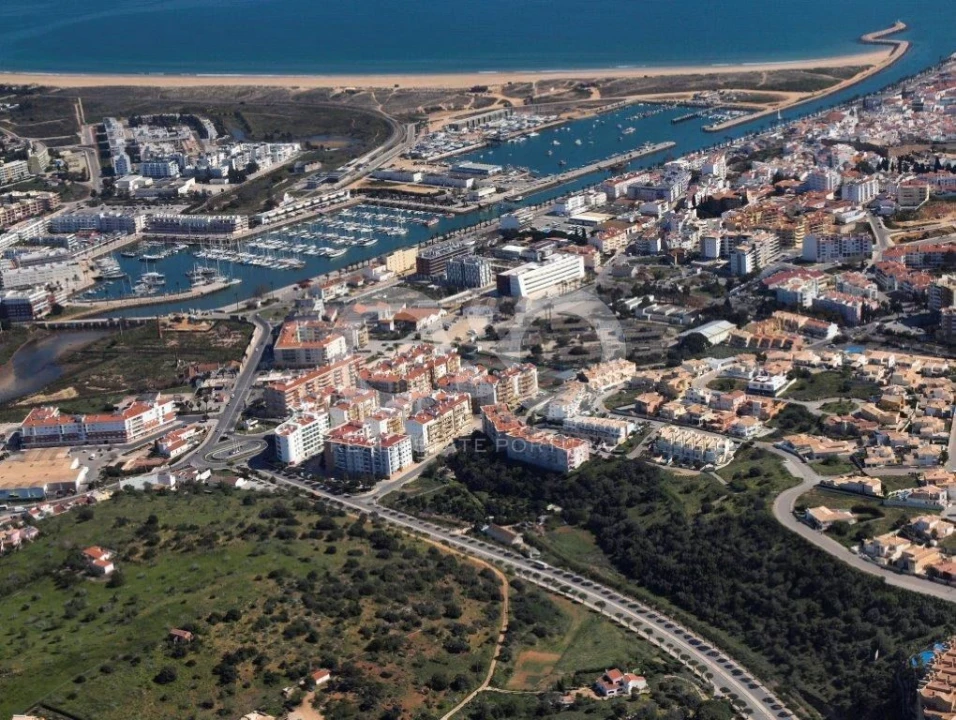 Terreno para Venda em Lagos (São Sebastião e Santa Maria) Foto 1