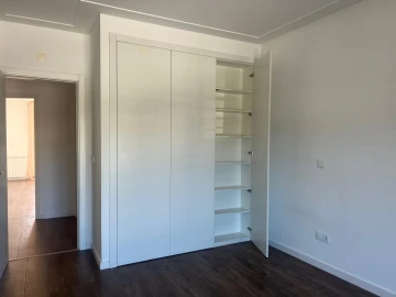 Apartamento T4 para Venda em Alcobaça e Vestiaria