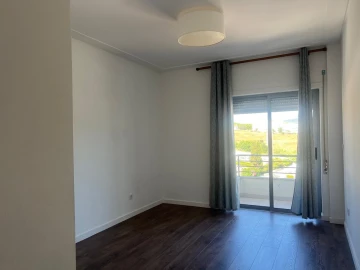 Apartamento T4 para Venda em Alcobaça e Vestiaria
