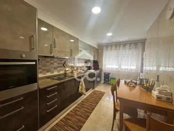 Apartamento T3 para Venda em Sesimbra (Santiago)