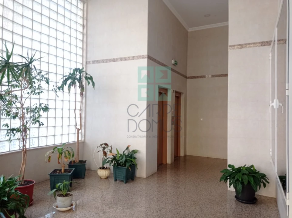 Apartamento T2 para Venda em Ramada e Caneças Foto 26