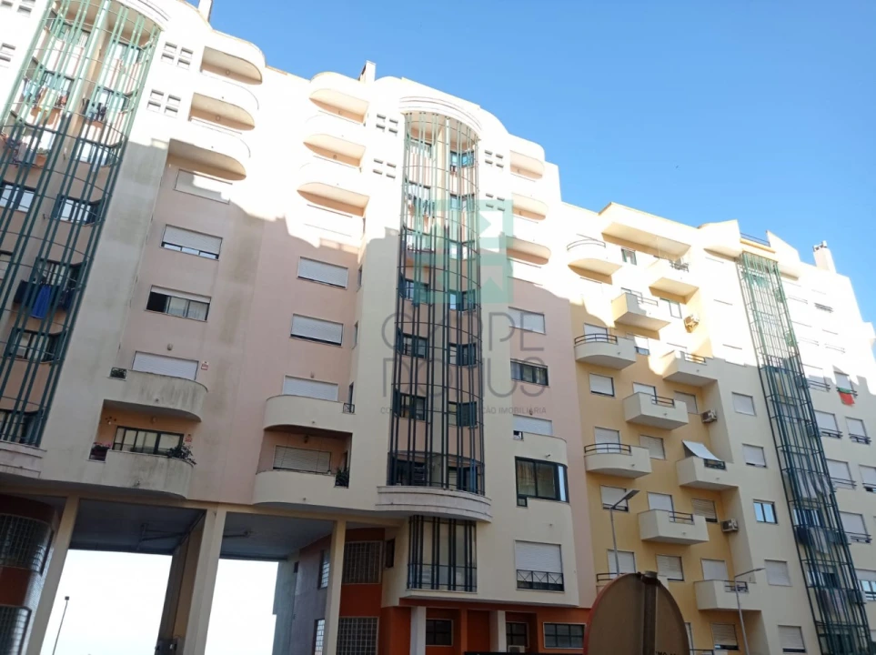 Apartamento T2 para Venda em Ramada e Caneças Foto 27