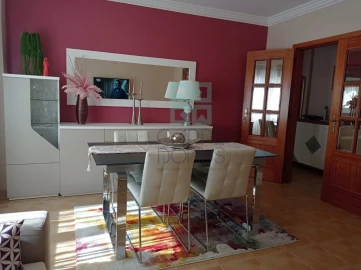 Apartamento T2 para Venda em Ramada e Caneças