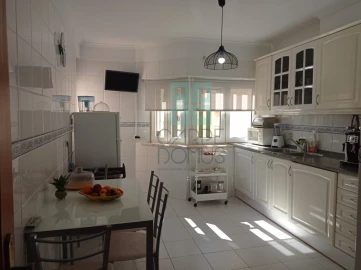 Apartamento T2 para Venda em Ramada e Caneças