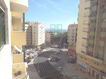 Apartamento T2 para Venda em Ramada e Caneças