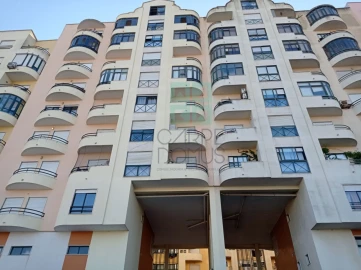 Apartamento T2 para Venda em Ramada e Caneças