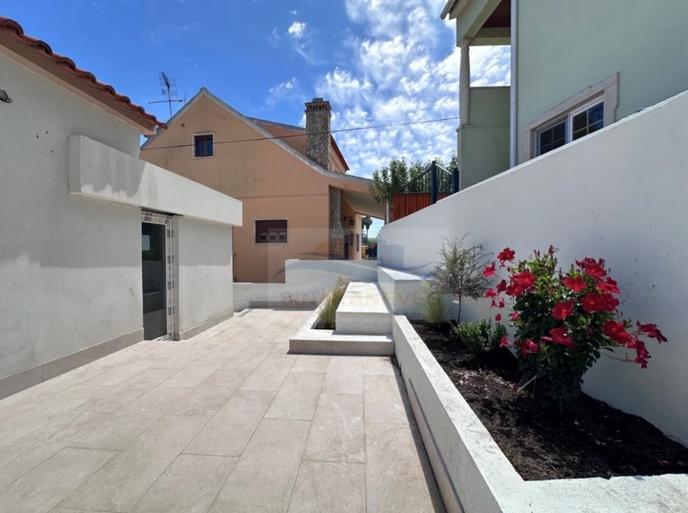 Moradia T4 para Venda em Santa Maria, São Pedro e Matacães Foto 10