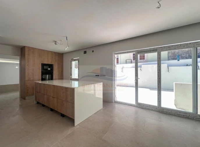 Moradia T4 para Venda em Santa Maria, São Pedro e Matacães Foto 12