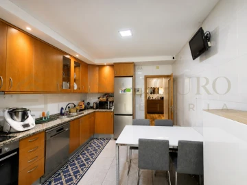 Apartamento T2 para Venda em Grijó e Sermonde