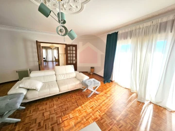 Moradia T6 para Venda em Nossa Senhora do Pópulo, Coto e São Gregório
