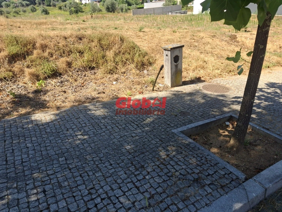 Terreno para Venda em Vila Cova do Covelo/Mareco Foto 2