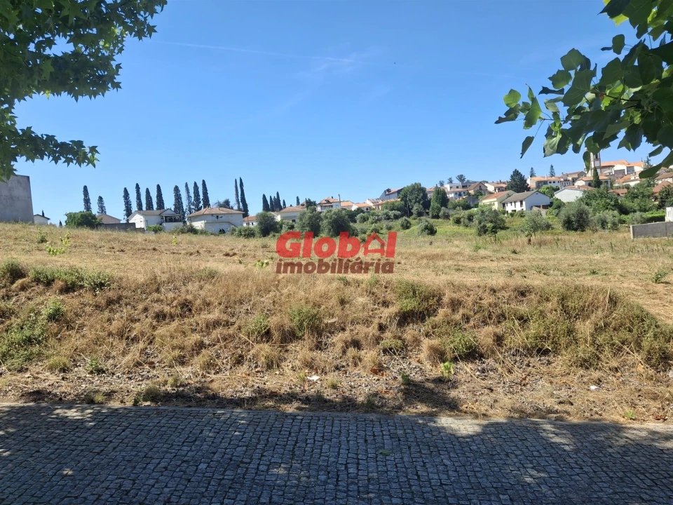 Terreno para Venda em Vila Cova do Covelo/Mareco Foto 1
