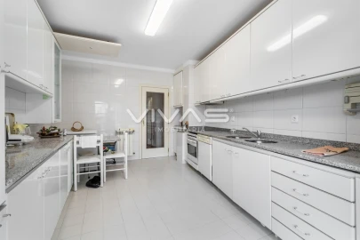 Apartamento T3 para Venda em Oliveira, São Paio e São Sebastião