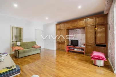 Apartamento T3 para Venda em Oliveira, São Paio e São Sebastião