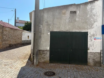 Armazém para Venda em Póvoa de Rio de Moinhos e Cafede