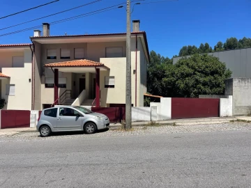 Moradia T3 para Venda em Caldas de Vizela (São Miguel e São João)