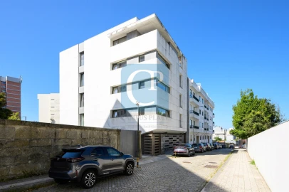 Apartamento T1 para Arrendamento em Aldoar, Foz do Douro e Nevogilde