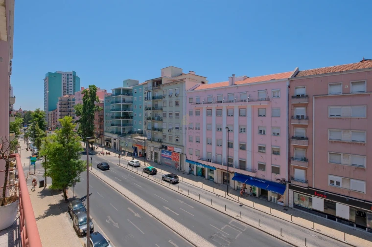 Apartamento T3 para Arrendamento em Areeiro Foto 10