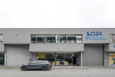 Armazém para Venda em Palmeira de Faro e Curvos