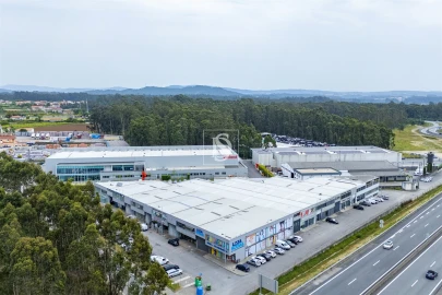 Armazém para Venda em Palmeira de Faro e Curvos