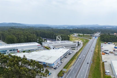 Armazém para Venda em Palmeira de Faro e Curvos