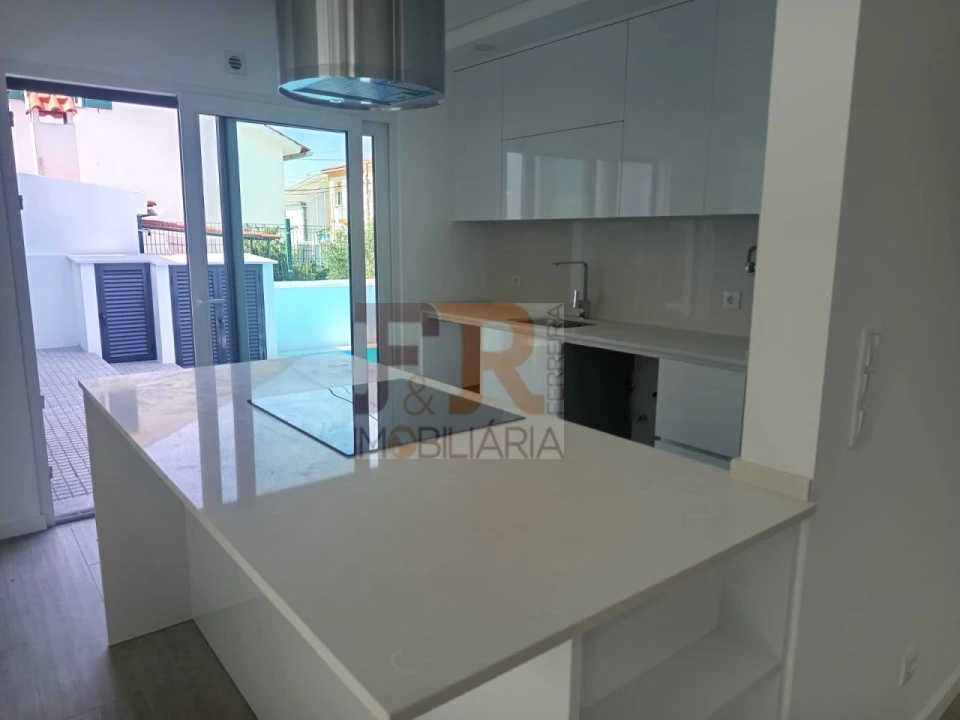 Moradia T3 para Venda em Quinta do Conde Foto 8