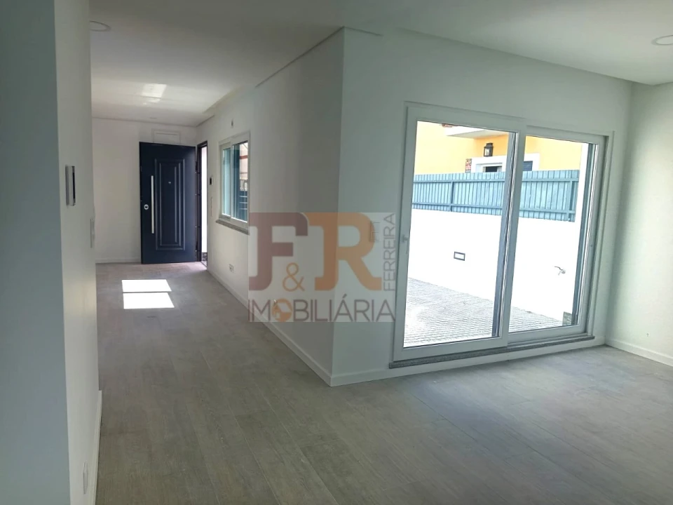Moradia T3 para Venda em Quinta do Conde Foto 13