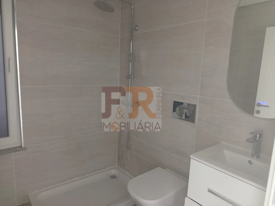 Moradia T3 para Venda em Quinta do Conde Foto 23